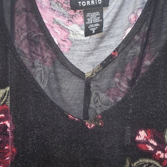Torrid Cold Shoulder Floral deep V neck Top - Picture 4 of 5
